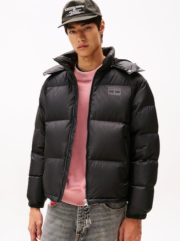 Tommy Jeans Vinterjakke 'Alaska' i sort: forside