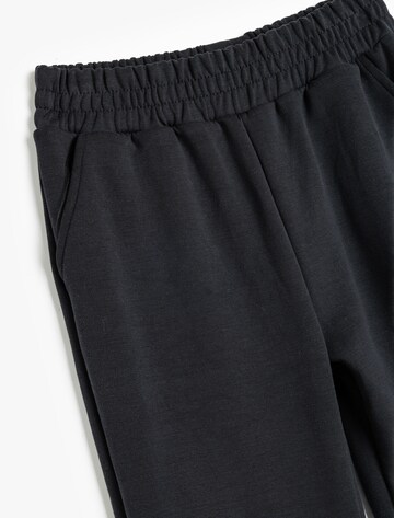 Koton Tapered Broek in Zwart