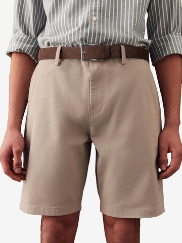 regular Pantaloni chino di Next in beige: frontale