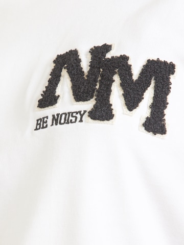 Noisy may Μπλουζάκι 'NMKOKOON' σε λευκό