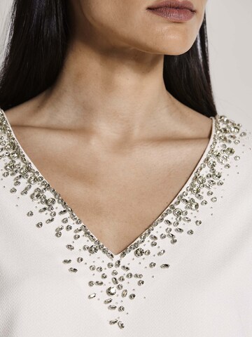 MADELEINE Etuikleid in Weiß