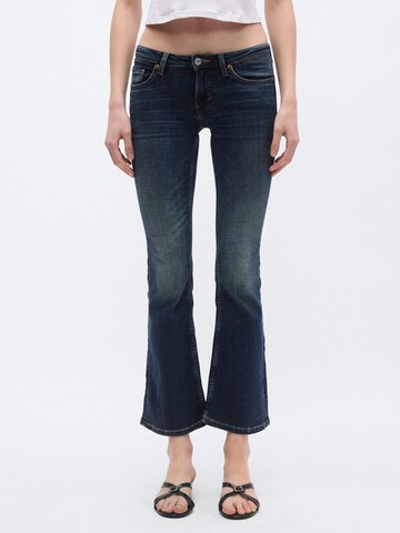 WEEKDAY Bootcut Jeans 'Luna' in Blauw: voorkant