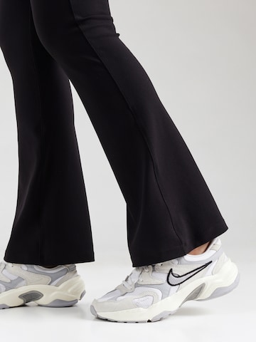 WEEKDAY Flared Leggings 'Chani' - fekete