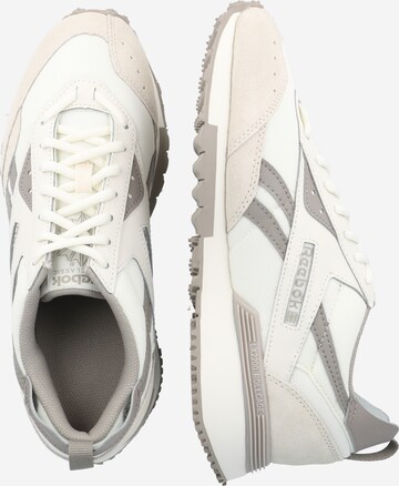 Sneaker low de la Reebok pe alb