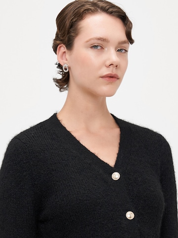 Only Tall Kampsun 'ONLMAGGIE', värv must