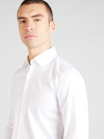 Coupe slim Chemise 'Hank' BOSS en blanc