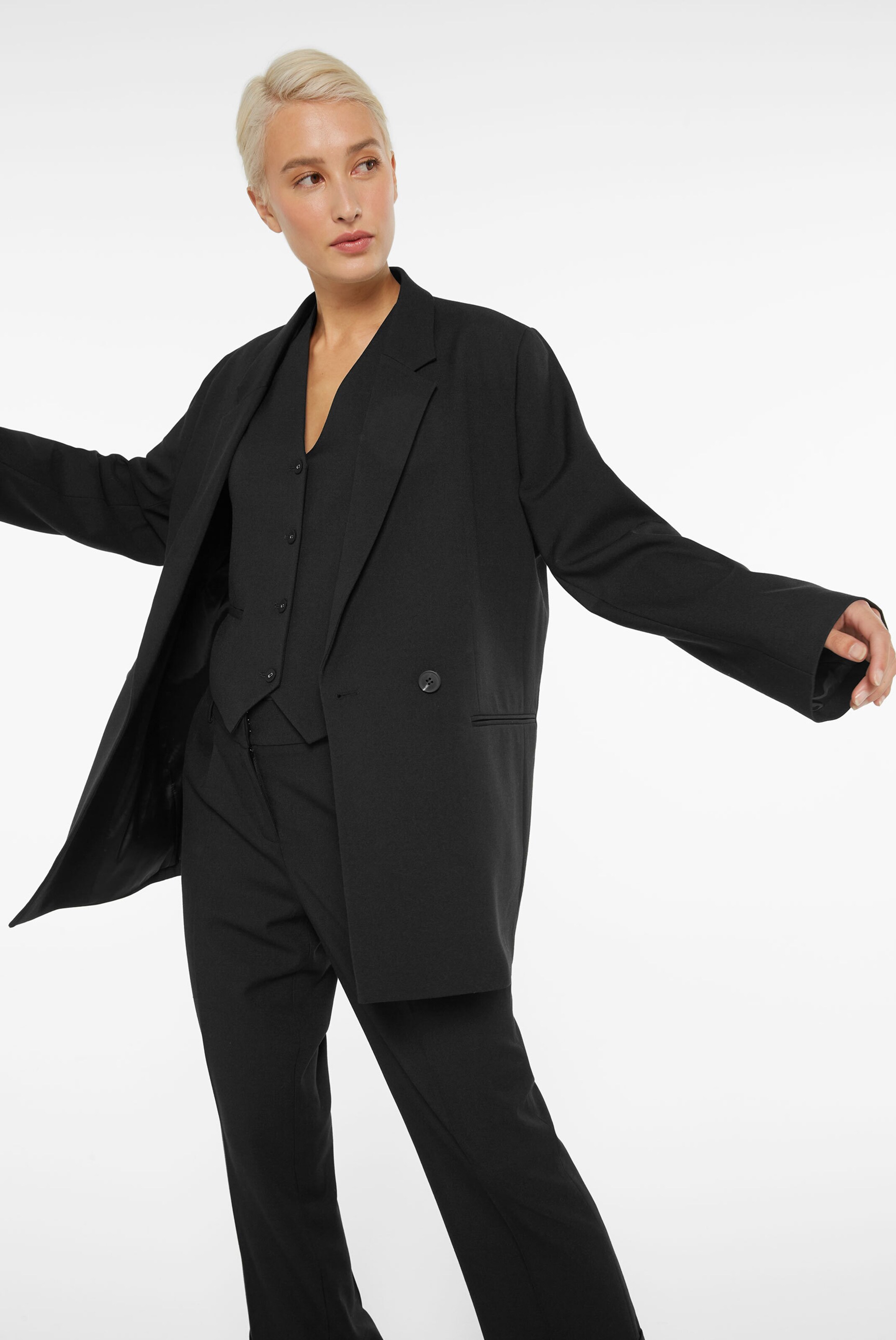 SENSES.THE LABEL Blazer in Black