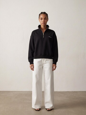 ARMIESweater majica 'The Charlie Half-Zip Sweatshirt' - crna boja