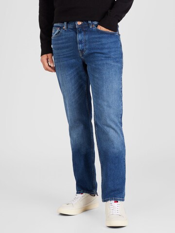 Tommy Jeans Regular Jeans 'ETHAN' in Blauw: voorkant