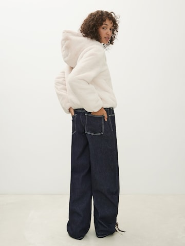Bershka Välikausitakki värissä beige