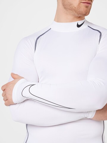 T-Shirt fonctionnel NIKE en blanc