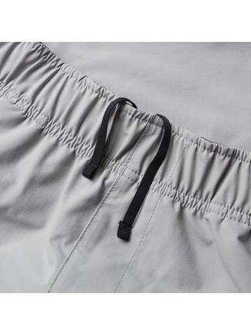 ENDURA Regular Sportshorts 'LOOP' in Grau
