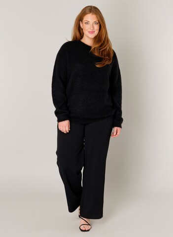 BASE LEVEL CURVY Sweater in Black