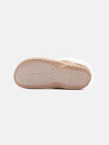 Crocs Pantofle 'Unfurgtble' – hnědá
