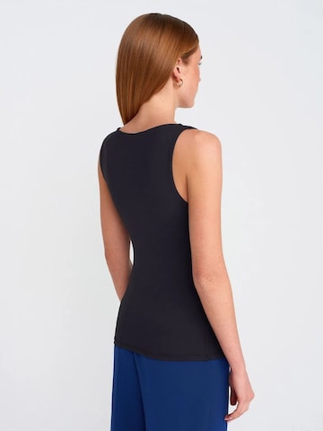 Top di Dilvin in nero