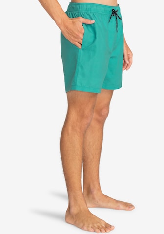 BILLABONG Badeshorts in Blau