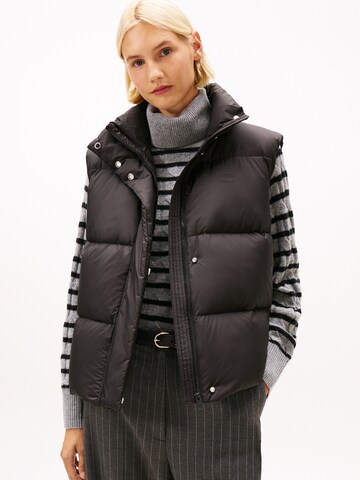 TOMMY HILFIGER Жилетка в Черный: спереди