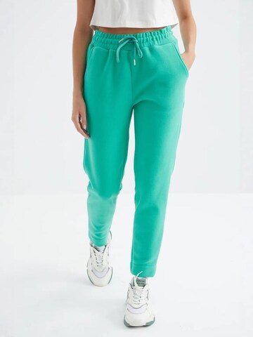 Pantalon Tommy Life en vert : devant