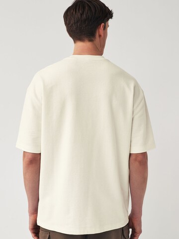 Next - Camiseta en blanco
