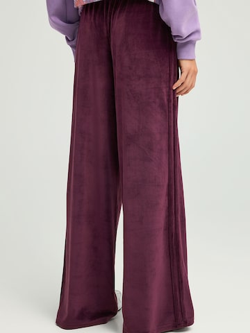 Loosefit Pantalon à pince Funky Buddha en rouge