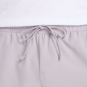 Regular Pantalon de sport 'Sport Essential Short 7"' new balance en gris