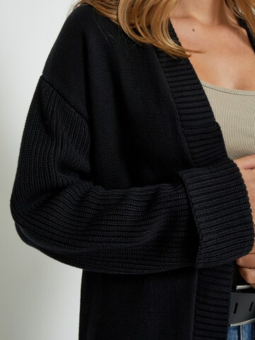 DESIRES Strickjacke 'Kela' in Schwarz