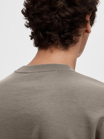 T-Shirt 'OSCAR' SELECTED HOMME en marron