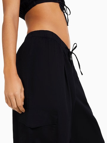 Bershka Wide Leg Hose in Schwarz