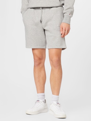 TOMMY HILFIGER Regular Trousers in Grey: front