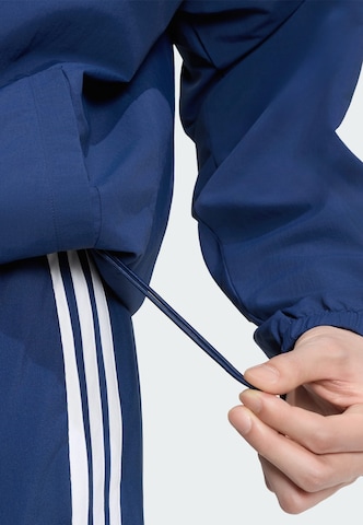 ADIDAS SPORTSWEAR - Chaqueta deportiva 'Essentials' en azul
