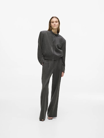 Largi Pantaloni cutați de la Karl Lagerfeld pe gri