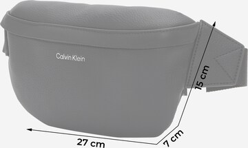 Calvin Klein Bæltetaske 'MUST' i sort