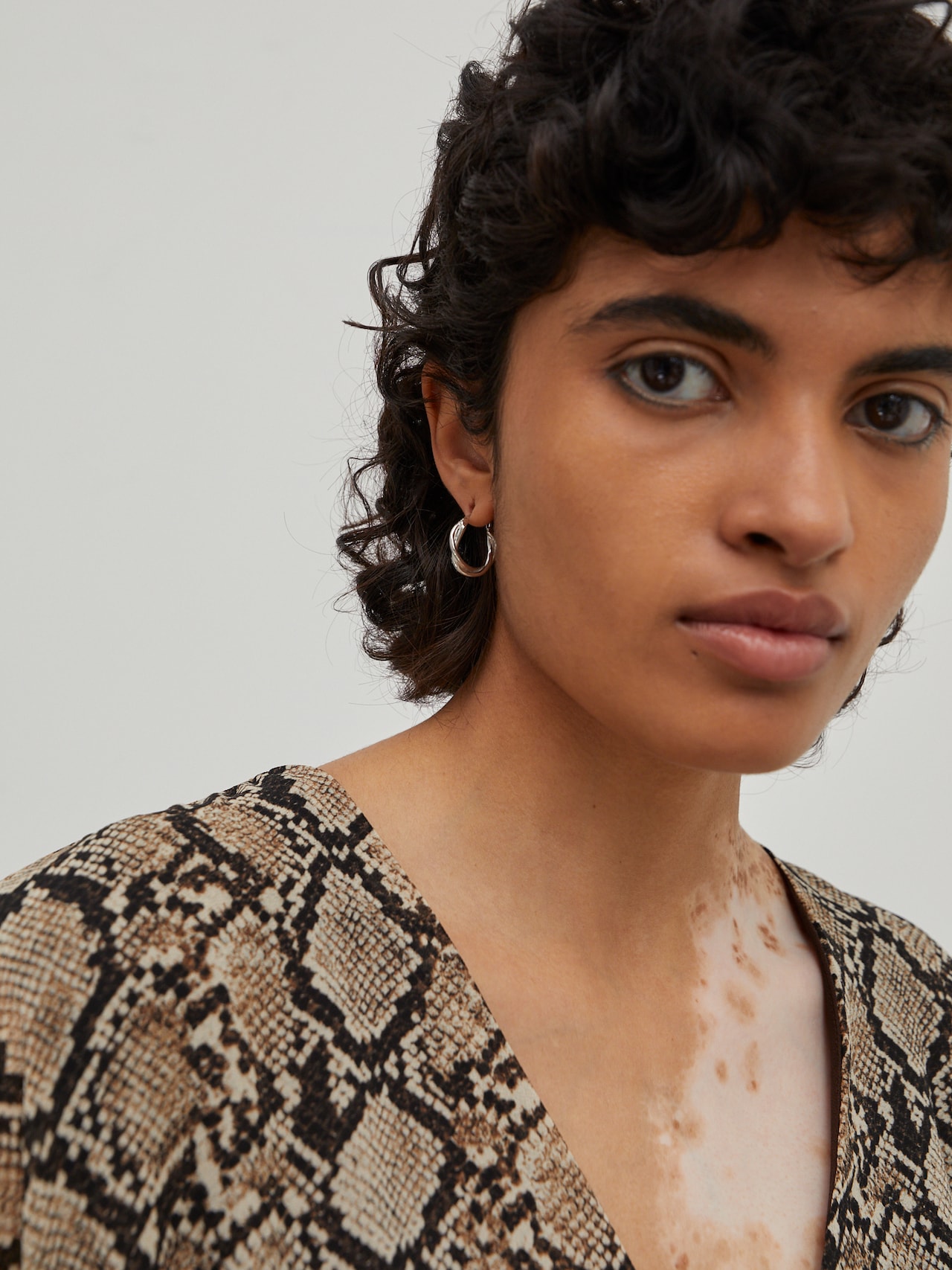 EDITED Produits Robe 'Adalee' mélange de couleurs