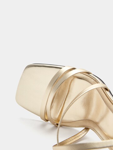 Pull&Bear Sandal i guld