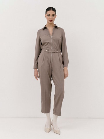 4TAILORS Ολόσωμη φόρμα 'Hot Sauce' σε μπεζ: μπροστά