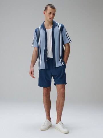 Next Regular Shorts in Blau