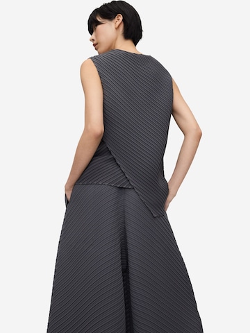 Haut Adolfo Dominguez en gris