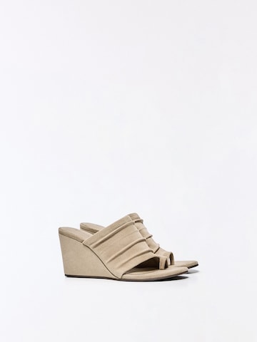 Bershka Klipklappere i beige