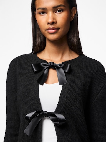PIECES Strickjacke 'PCRILLY' in Schwarz