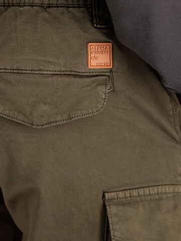 ALPHA INDUSTRIES Regular Hose‌‌‌ in Grün