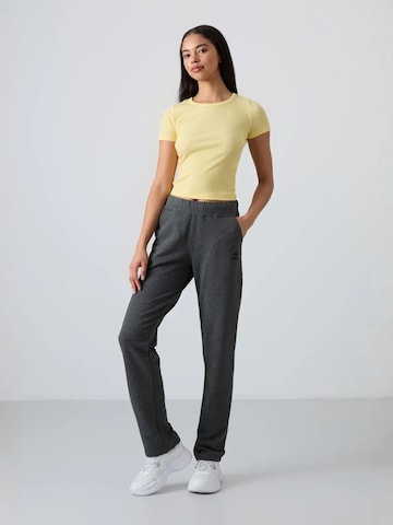 Tommy Life Regular Sports trousers in Grey