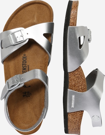 BIRKENSTOCK Sandály 'Rio' – stříbrná