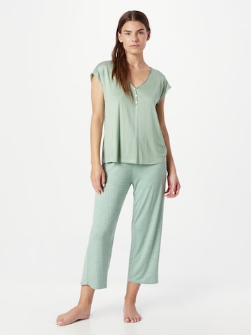 Pijama de la Women' Secret pe verde: față
