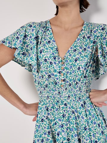 Robe Apricot en bleu