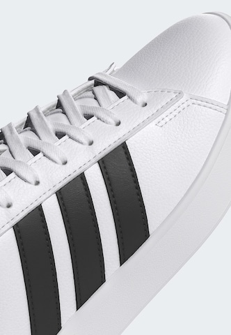 Sneaker bassa 'Grand Court 3.0' di ADIDAS SPORTSWEAR in bianco