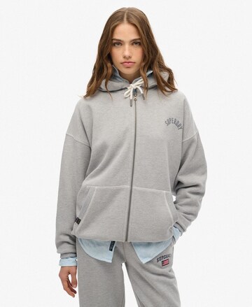 Veste de survêtement Superdry en gris : devant