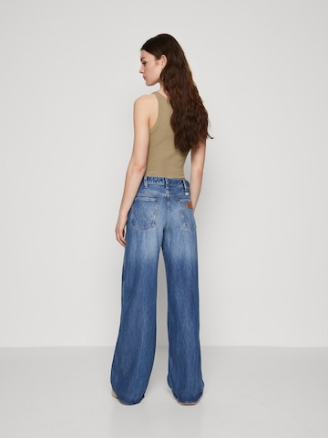WRANGLER Wide leg Jeans 'WORLD WIDE' in Blauw