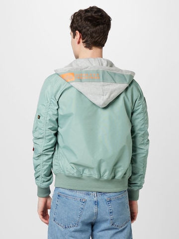 Coupe regular Veste mi-saison ALPHA INDUSTRIES en vert