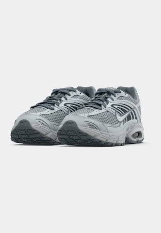 NIKE Sneaker 'Air Max Moto 2K' in Grau