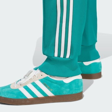 Effilé Pantalon de sport 'Liverpool FC Terrace Icons' ADIDAS ORIGINALS en vert